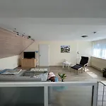 Freundliche Zweiraumwohnung In Ruhiger Lage